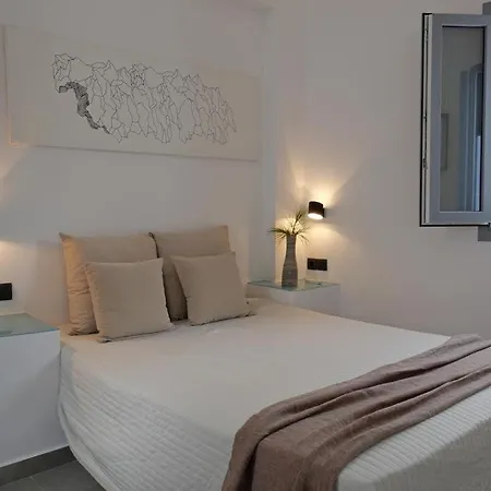 Aegean Hotel Perissa (Santorini)