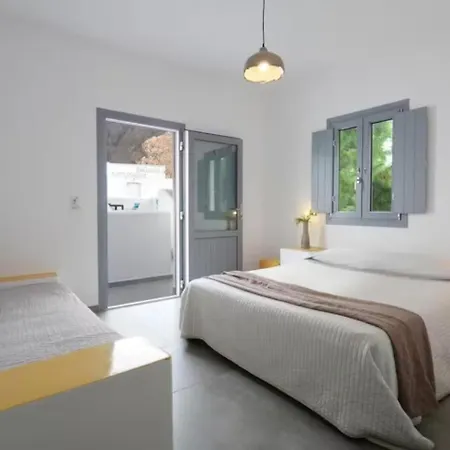 Aegean * Perissa (Santorini)