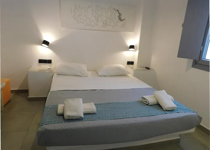 Aegean Hotel Perissa (Santorini)