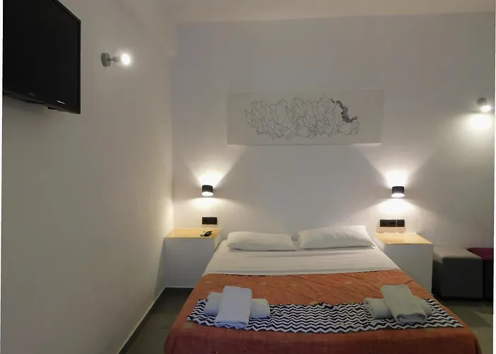 Aegean Hotel Perissa (Santorini)